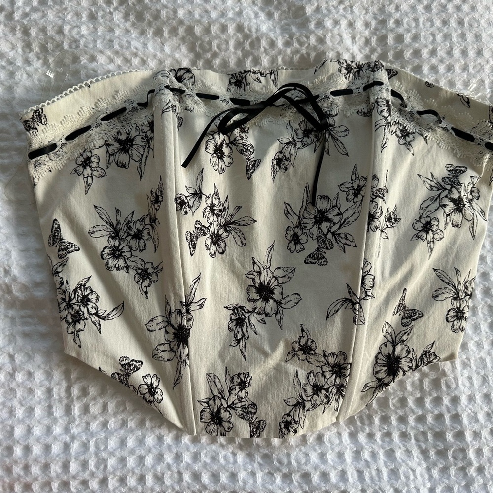 PacSun Black and White Floral Crop Top